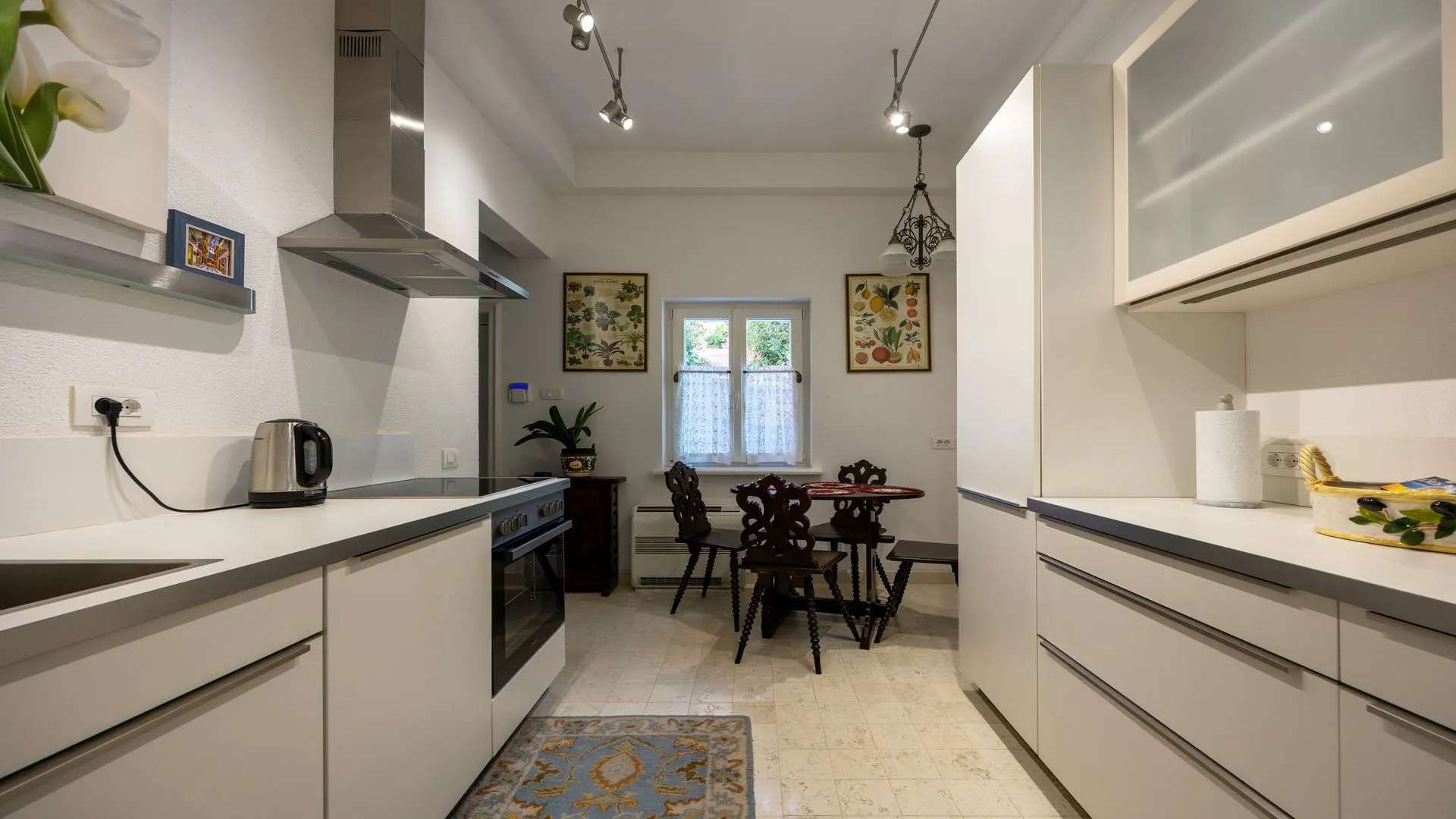 Rent, house, 587m², Dobrota, Kotor