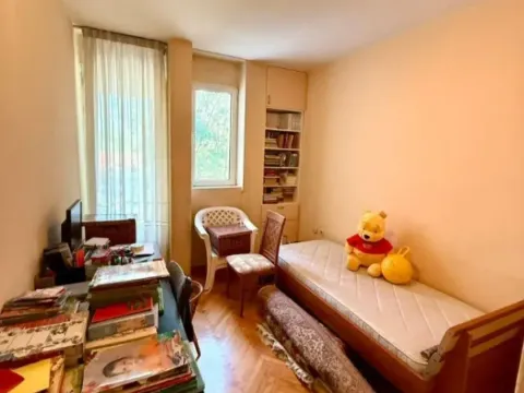 Prodaja, trosoban stan, 100m², Pejton, Podgorica - image 2