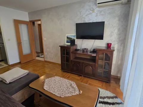 Izdavanje, jednosoban stan, 42m², Stari Aerodrom, Podgorica - image 2