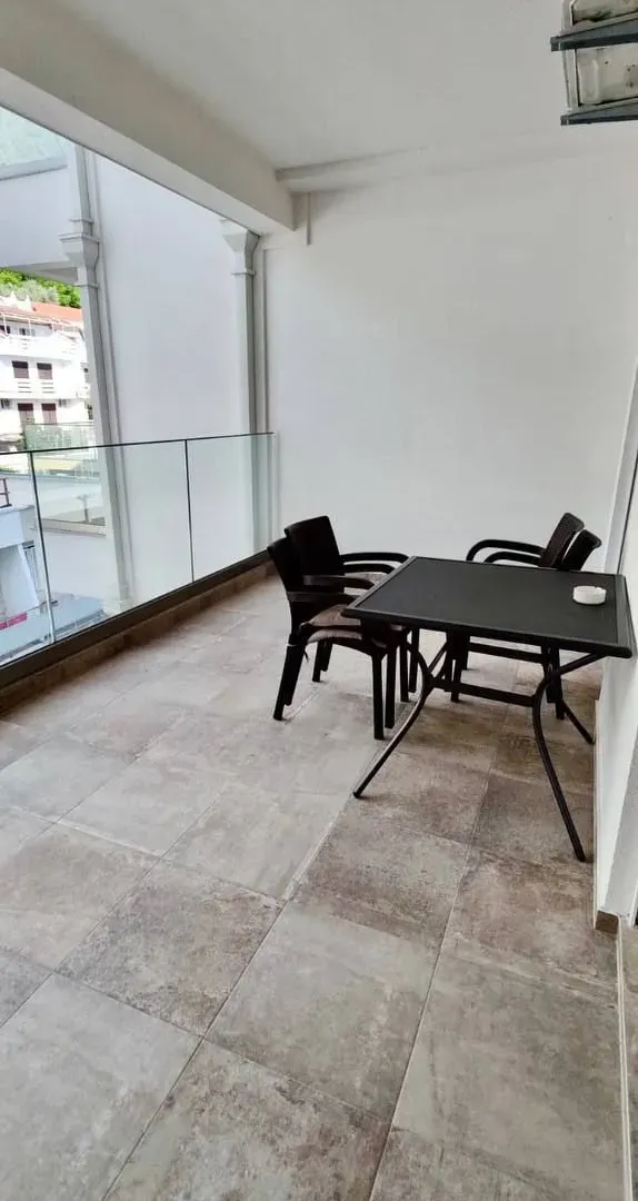 Izdavanje, jednosoban stan, 53m², Centar, Budva