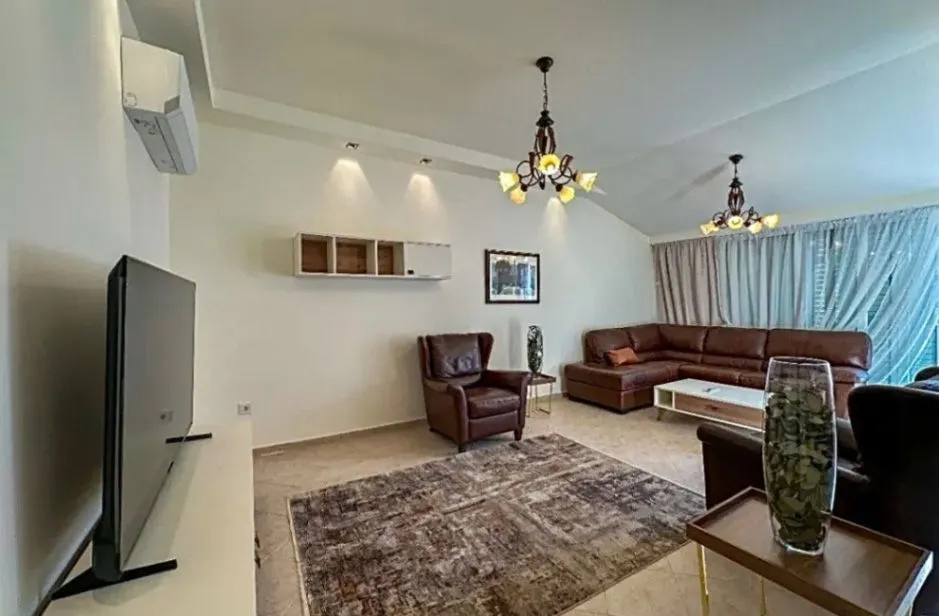 Izdavanje, trosoban stan, 114m², Momišići, Podgorica