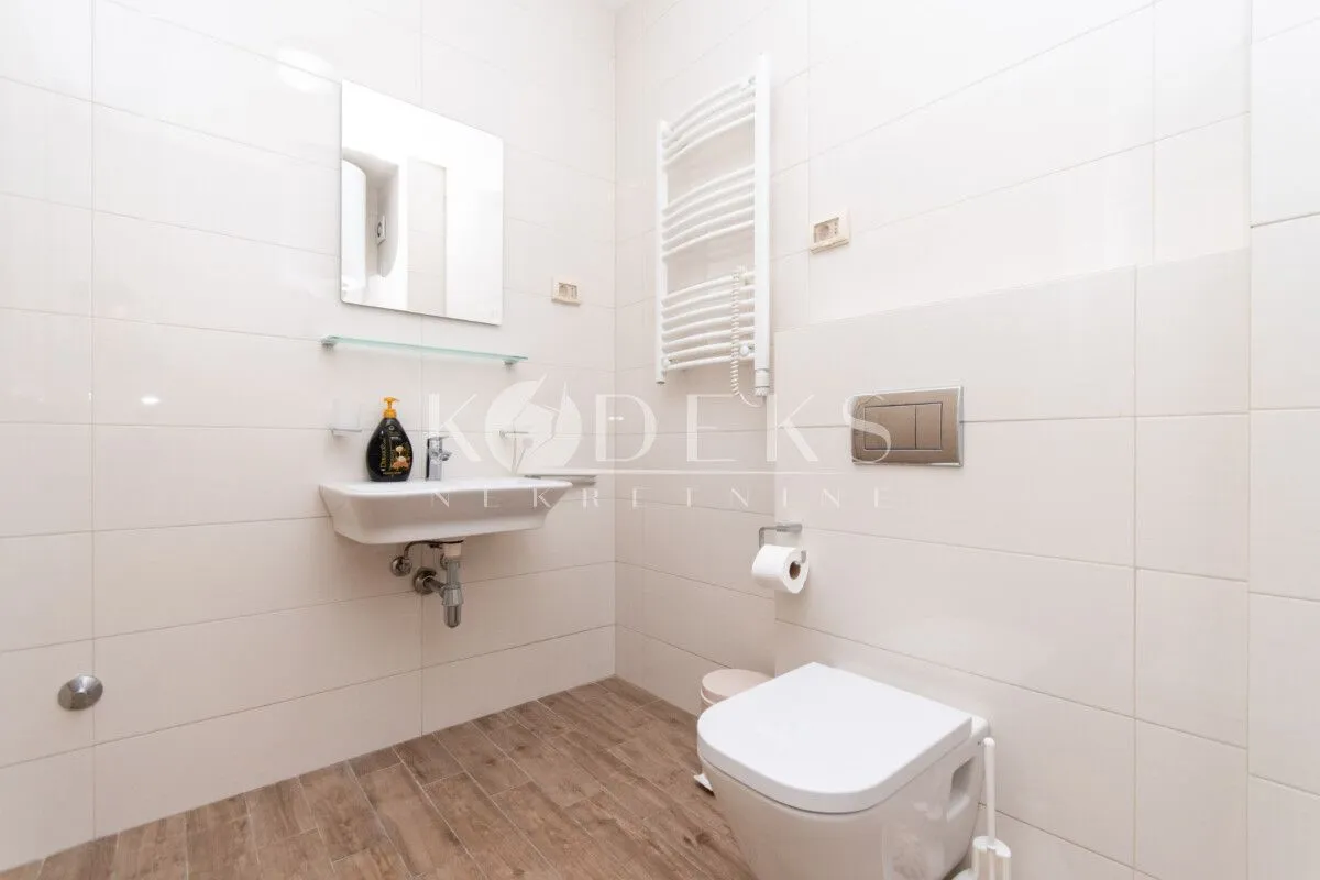 Rent, office space, 71m², City Kvart, Podgorica