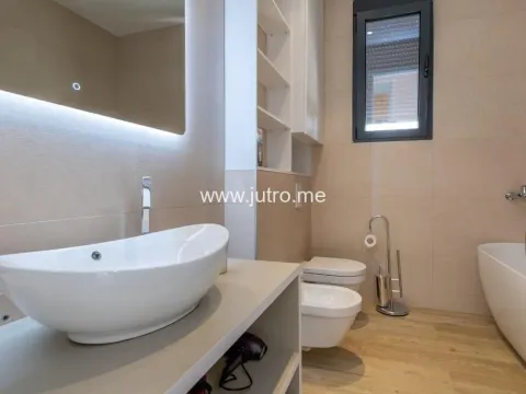 Prodaja, kuća, 217m², Rijeka Reževići, Budva - image 9