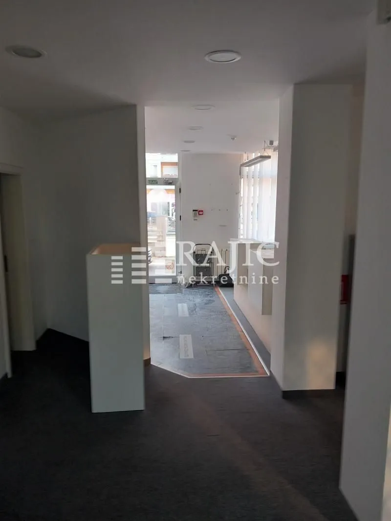 Rent, office space, 120m², Voždovac Sve Podlokacije, Beograd
