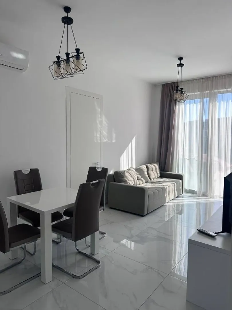 Rent, two bedroom apartment, 65m², Bečići, Budva