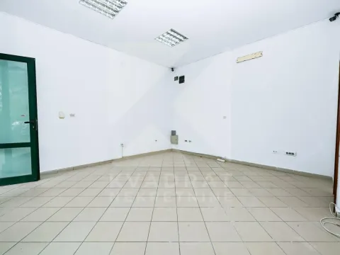 Rent, office space, 100m², Stari Aerodrom, Podgorica - image 3