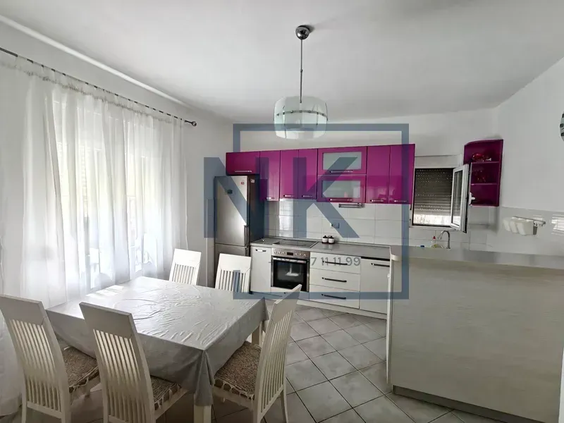 Izdavanje, dvosoban stan, 90m², Stari Aerodrom, Podgorica