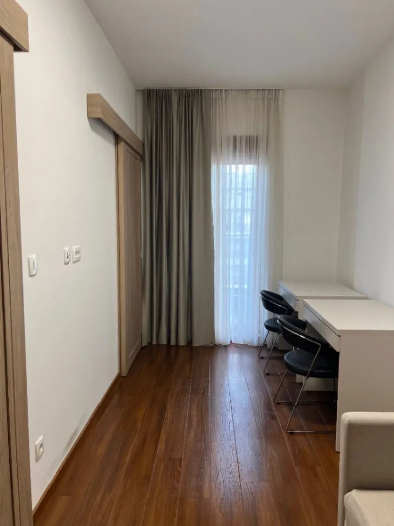 Izdavanje, četvorosoban stan, 110m², Master Kvart, Podgorica