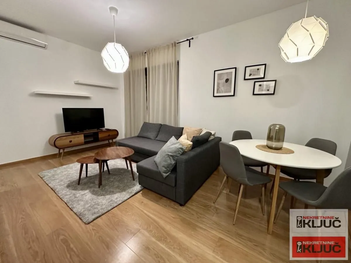 Prodaja, dvosoban stan, 49m², Centar, Novi Sad