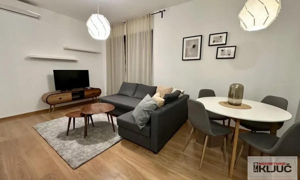 Prodaja, dvosoban stan, 49m², Centar, Novi Sad