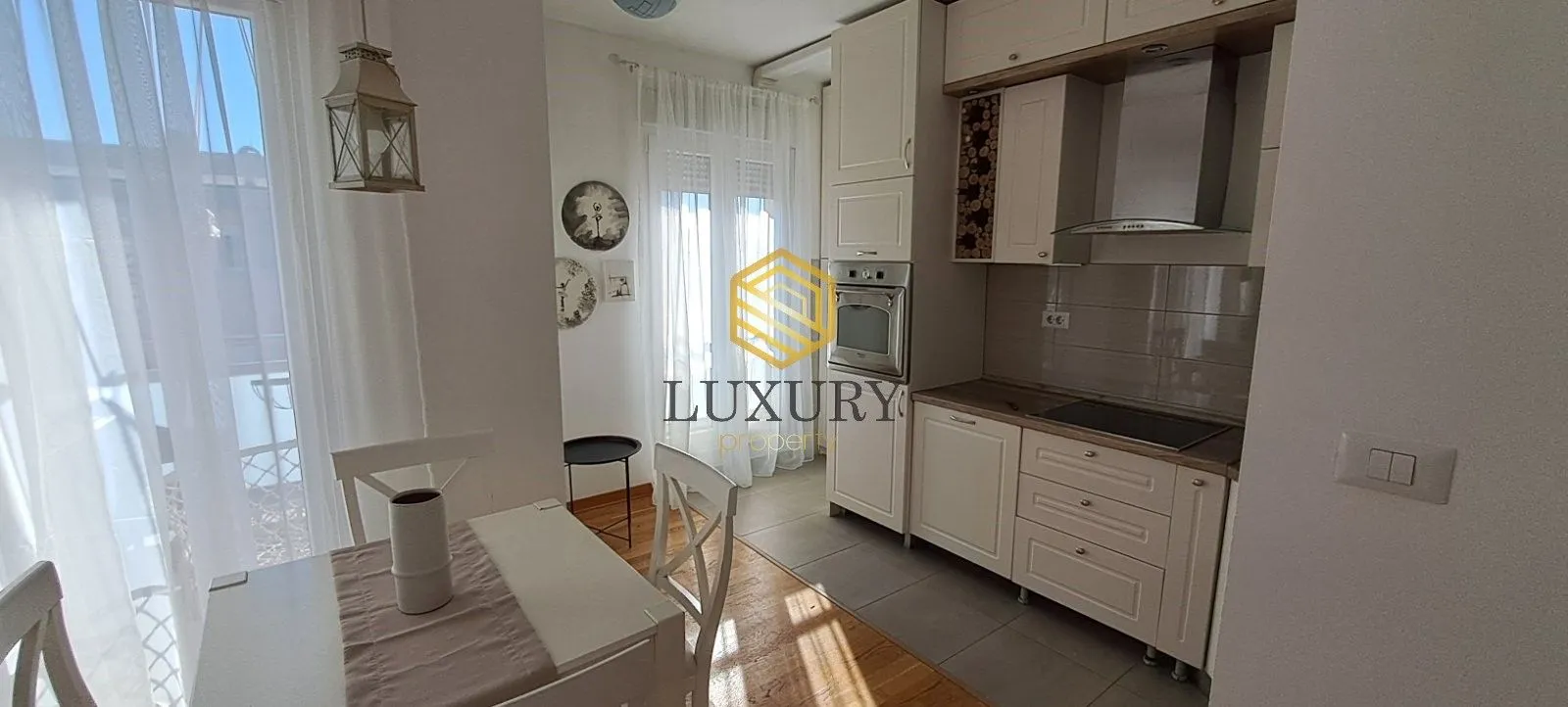 Izdavanje, jednosoban stan, 50m², City Kvart, Podgorica