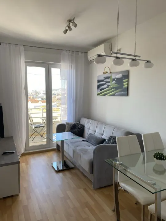 Izdavanje, dvosoban stan, 34m², Stari Aerodrom, Podgorica