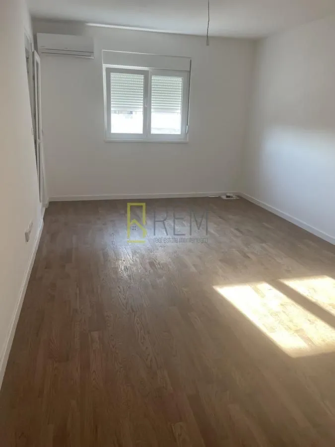 Prodaja, jednosoban stan, 45m², Stari Aerodrom, Podgorica