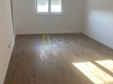 Sale, one bedroom apartment, 45m², Stari Aerodrom, Podgorica - image 2