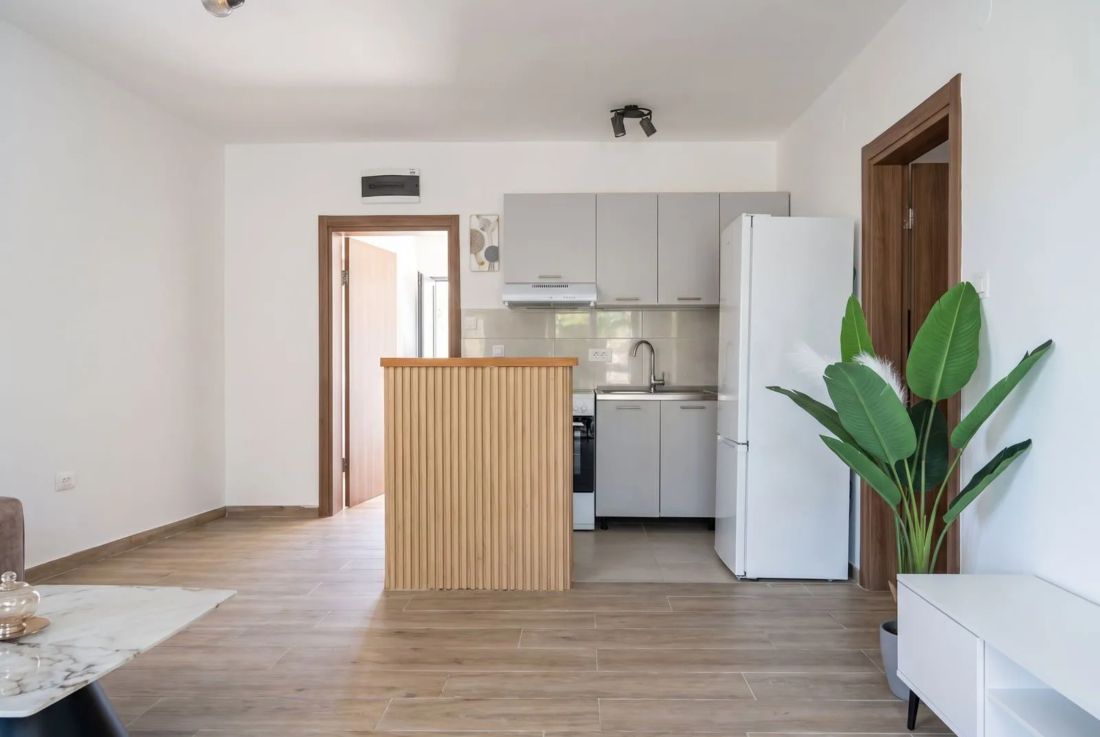 Rent, three bedroom apartment, 90m², Bečići, Budva