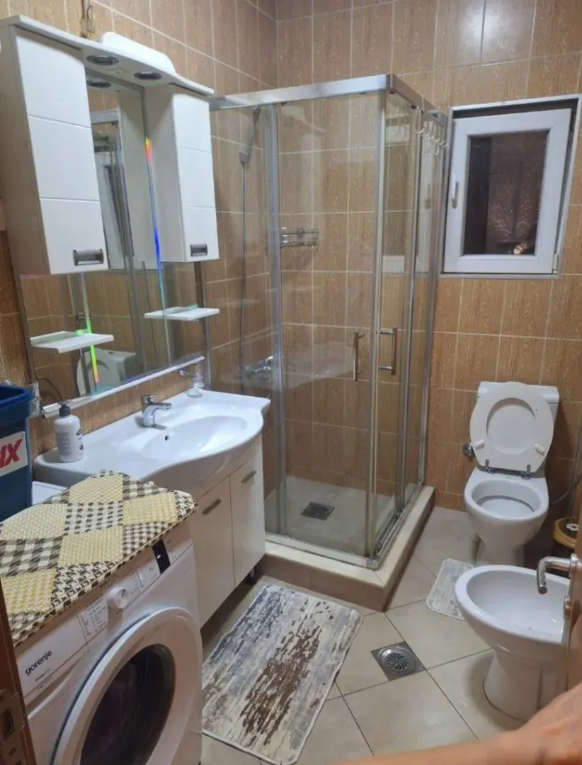 Izdavanje, dvosoban stan, 100m², Stari Aerodrom, Podgorica