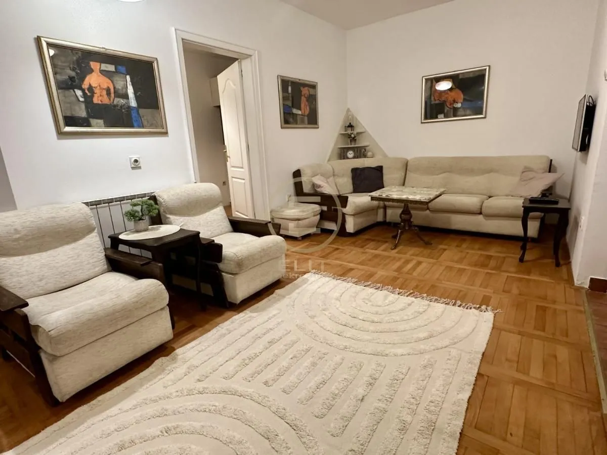 Izdavanje, dvosoban stan, 48m², Centar, Novi Sad