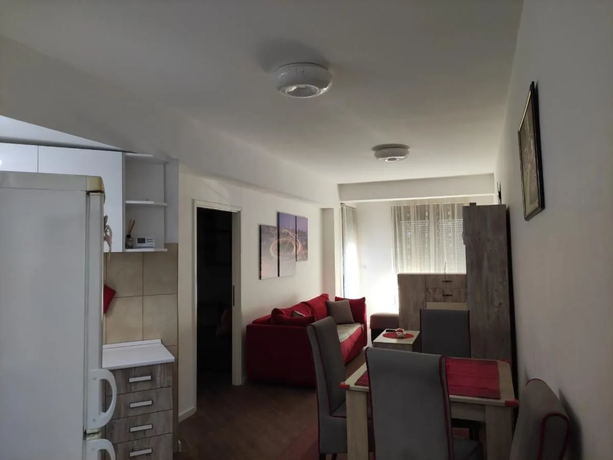 Izdavanje, jednosoban stan, 43m², Centar, Niš