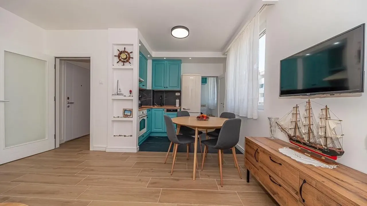 Izdavanje, dvosoban stan, 56m², Centar, Bar