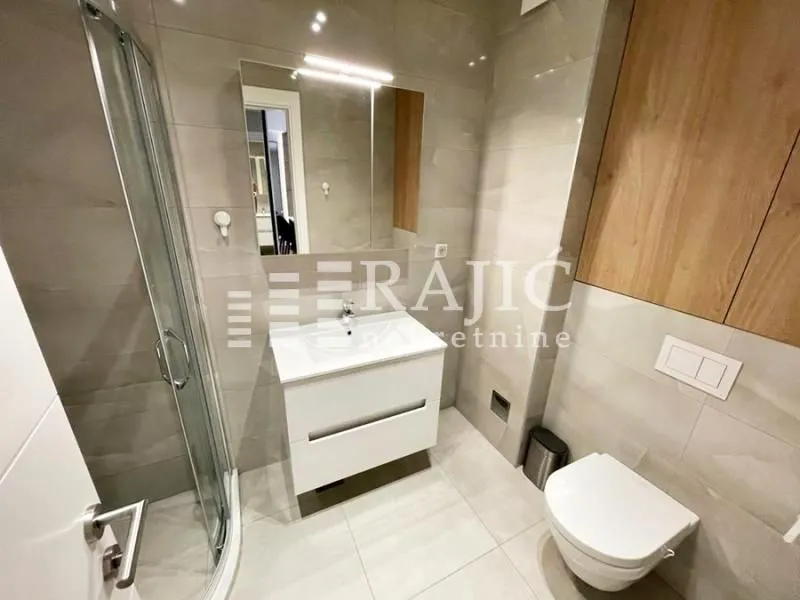Modernly equipped bathroom with a shower cabin.