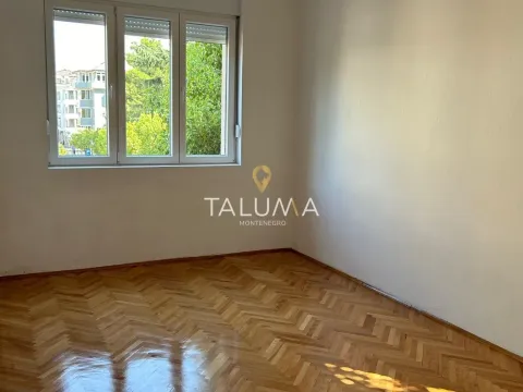 Izdavanje, dvosoban stan, 69m², Centar, Podgorica - image 3