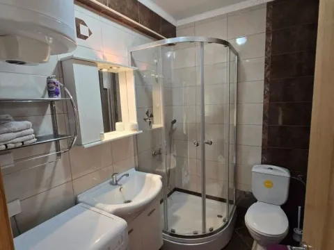 Rent, one bedroom apartment, 50m², Tivat, Crna Gora - image 5