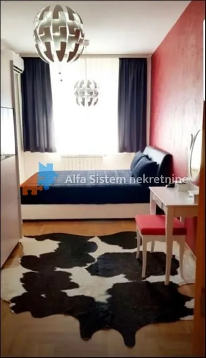 Izdavanje, četvorosoban stan, 96m², Vračar Sve Podlokacije, Beograd