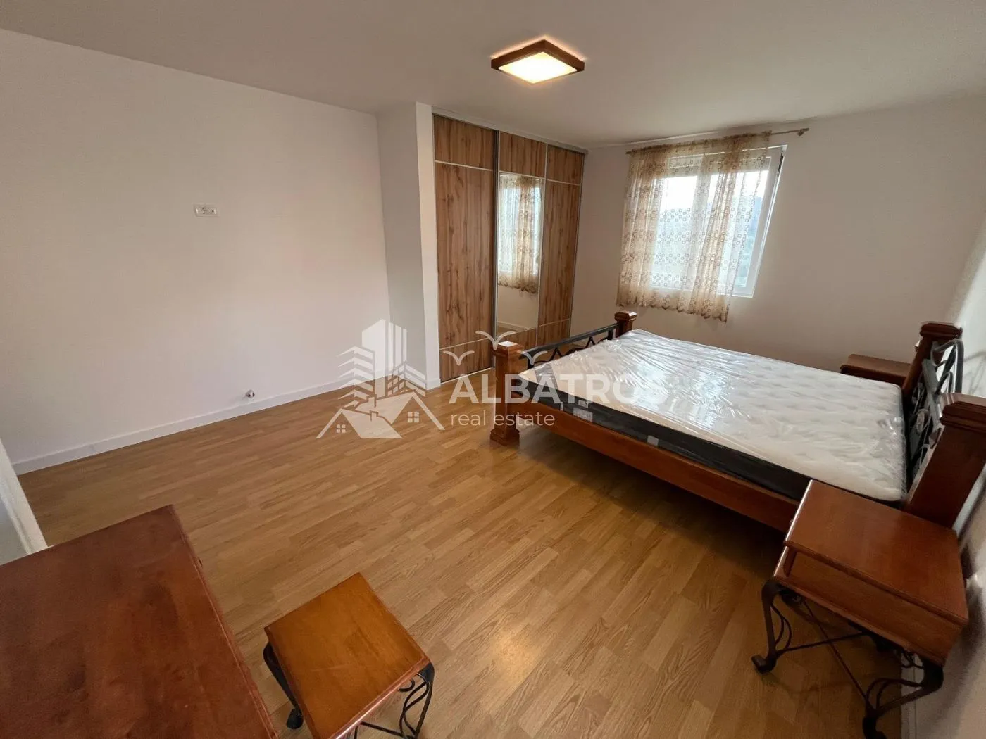 Rent, three bedroom apartment, 135m², Tomba, Bar