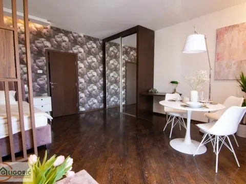 Prodaja, četvorosoban stan, 109m², Stari Grad, Beograd - image 2