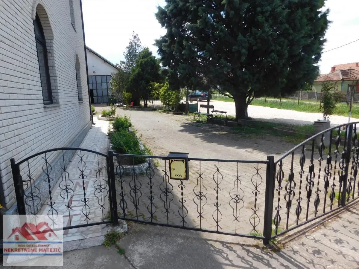 Rent, office space, 150m², Maršić, Kragujevac