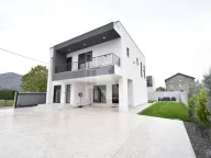 Izdavanje, kuća, 190m², Tološi, Podgorica - image 1