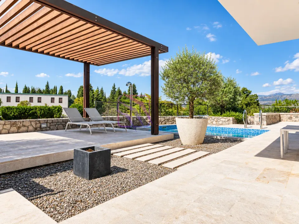 Rent, house, 223m², Masline, Podgorica