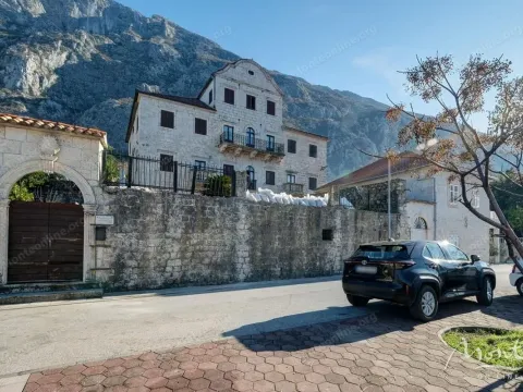 Sale, house, 219m², Dobrota, Kotor - image 2