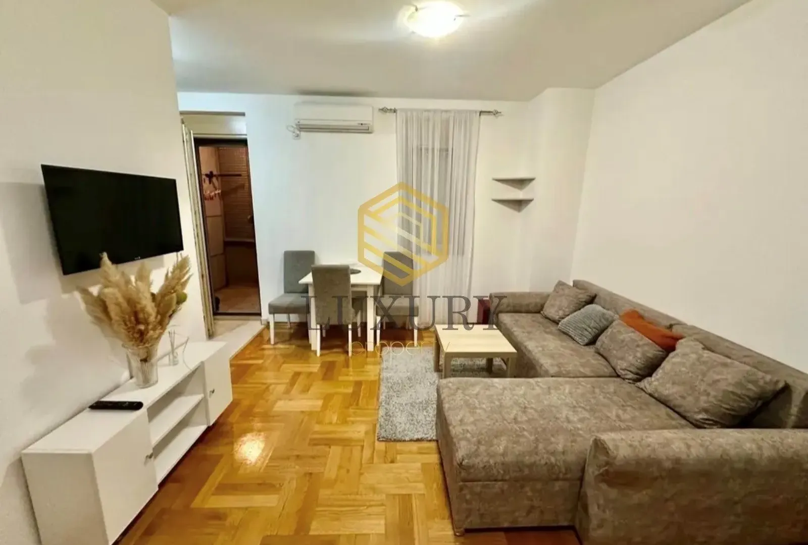 Izdavanje, jednosoban stan, 36m², Stari Aerodrom, Podgorica
