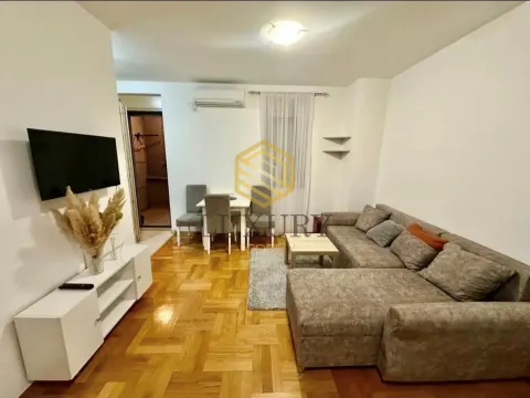 Izdavanje, jednosoban stan, 36m², Stari Aerodrom, Podgorica - image 1