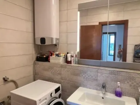 Izdavanje, trosoban stan, 115m², Centar, Tivat - image 11