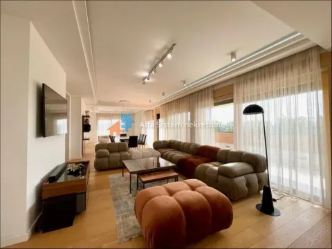 Izdavanje, stan, 240m², Neimar, Vračar Sve Podlokacije