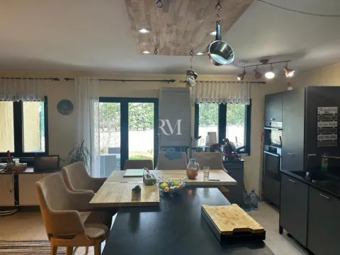 Izdavanje, kuća, 174m², Lastva Grbaljska, Kotor - image 6