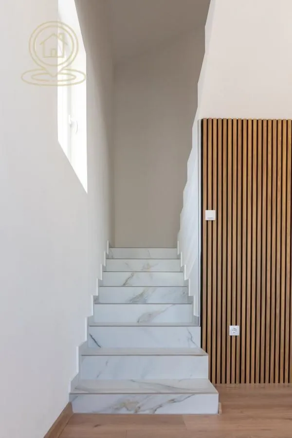 Prodaja, četvorosoban stan, 88m², Banovo Brdo, Beograd