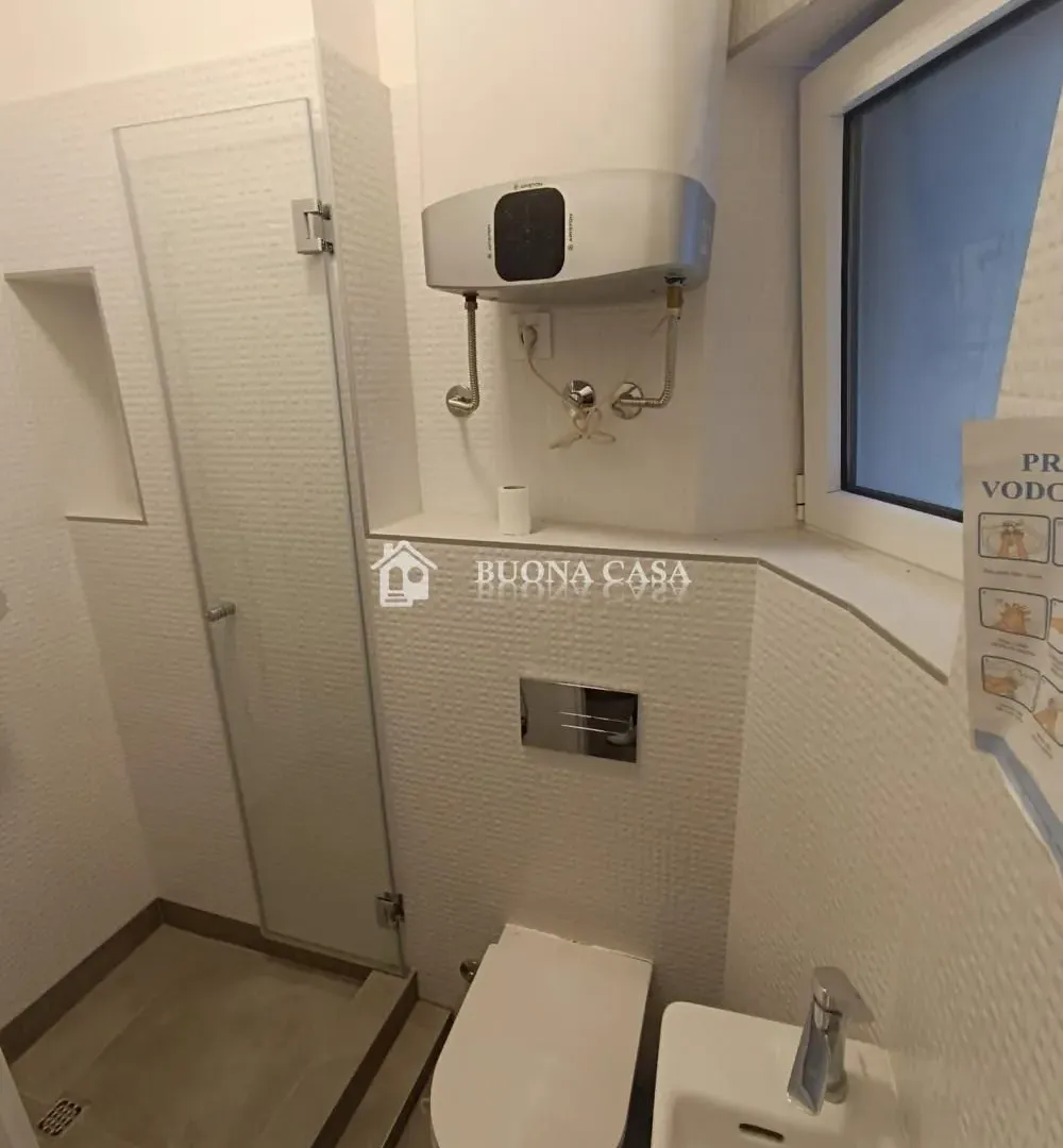 Izdavanje, četvorosoban stan, 120m², Stari Grad, Beograd