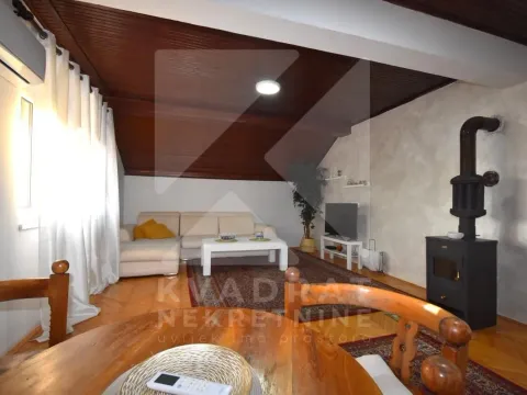 Izdavanje, trosoban stan, 100m², Stari Aerodrom, Podgorica - image 1