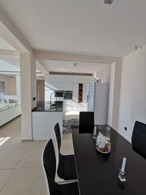 Sale, house, 300m², Dobrota, Kotor