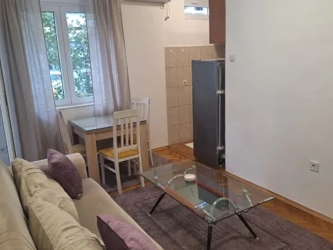 Izdavanje, jednosoban stan, 38m², Centar, Podgorica - image 3