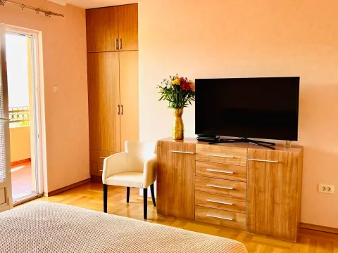 Sale, three bedroom apartment, 102m², Petrovac, Budva - image 2