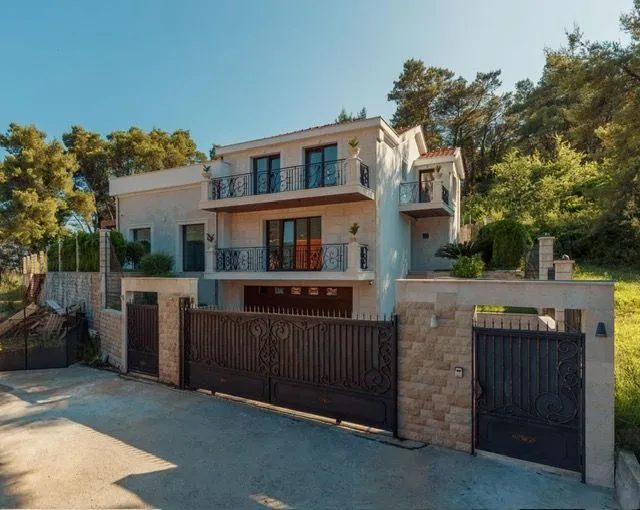 Rent, house, 500m², Bonići, Tivat