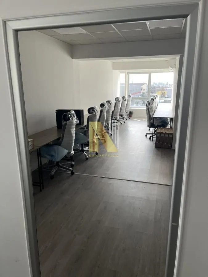 Rent, office space, 150m², Novo naselje, Novi Sad