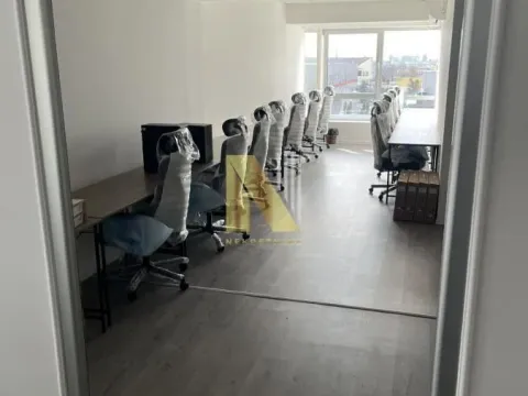 Rent, office space, 150m², Novo naselje, Novi Sad - image 5