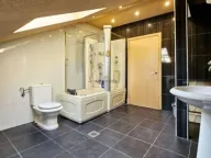 Rent, three bedroom apartment, 140m², Bečići, Budva - image 11