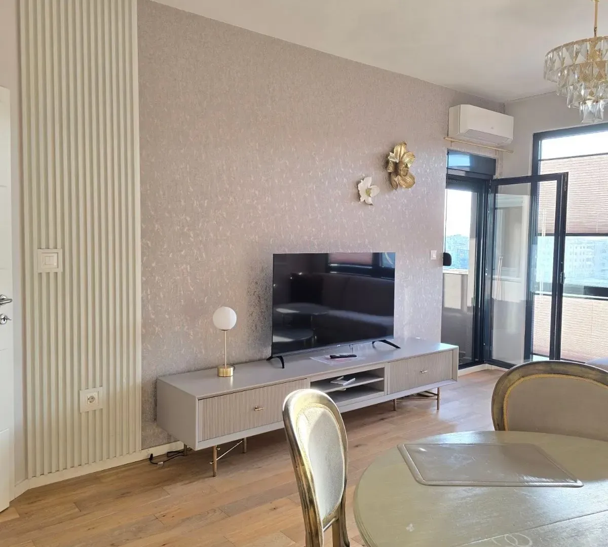 Izdavanje, jednosoban stan, 47m², Pod Goricom, Podgorica