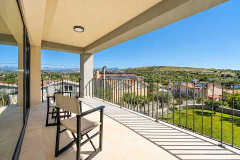 Spacious covered terrace with seating furniture and a view of the surroundings. - image 17